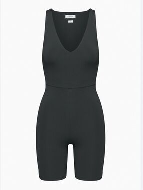 NWOT Aritzia Babaton Contour V Neck Romper